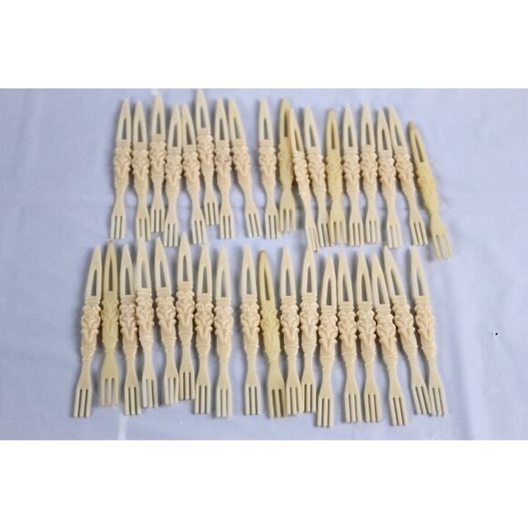 Vintage Cocktail Appetizer Forks Holder 1960s Plastic Boho Cottage Grandma Core - Picture 4 of 7